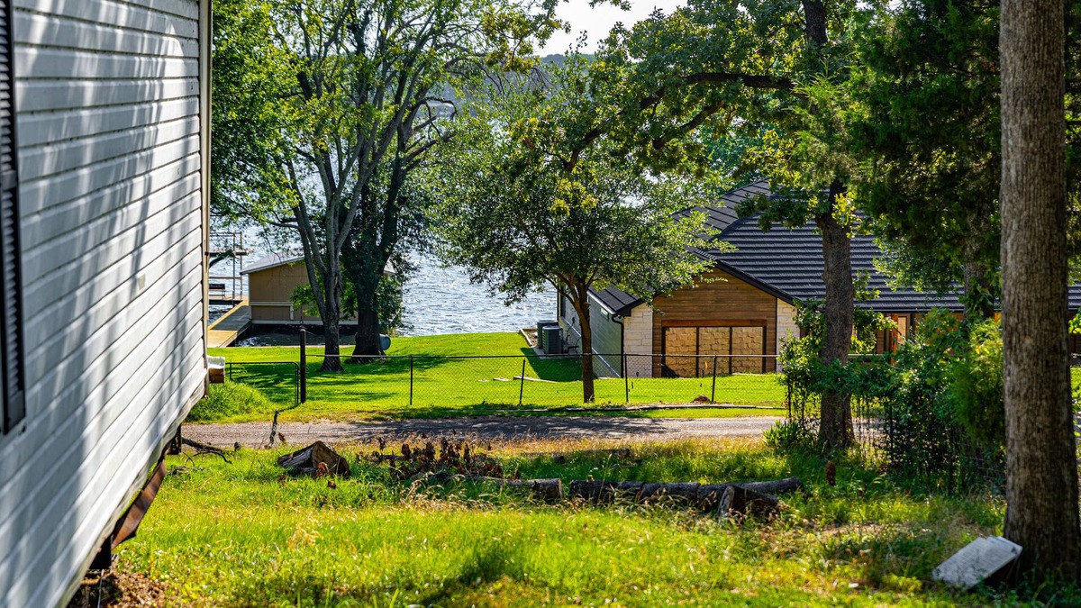 Enchanted Oaks House | 1/2 Acre View 1 Min To Water