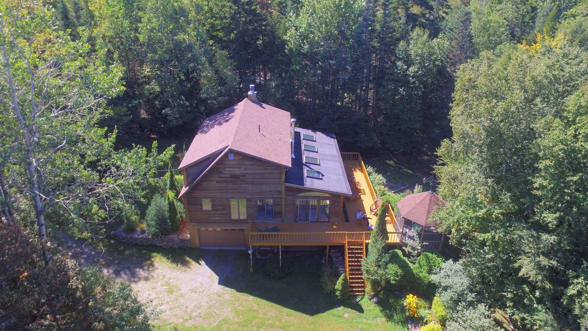 West Dover House | 1-2 Family Perfection: Location + Views + Ammenities = Value