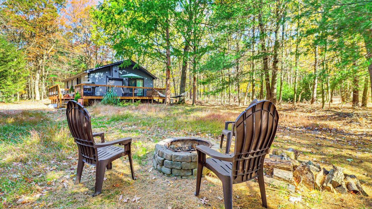 Jim Thorpe Cabin | 1/2 Mi to Bear Creek Lake: Gem w/Fire Pit!