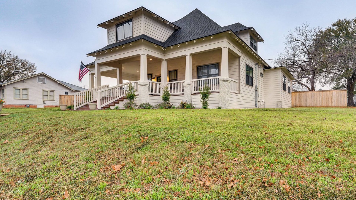 Brenham House | 1/2 Mi to Downtown Shops: Brenham Home w/Fire Pit