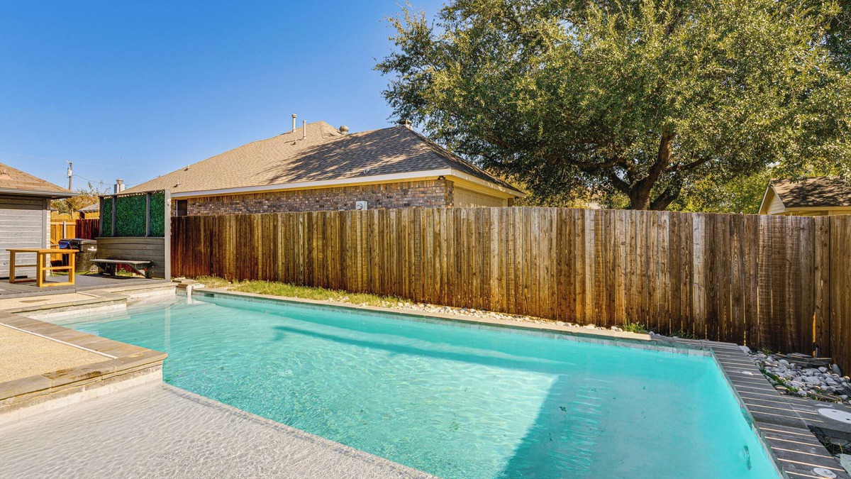 Frisco House | 1/2 Mi to Frisco Commons Park: Poolside Oasis!