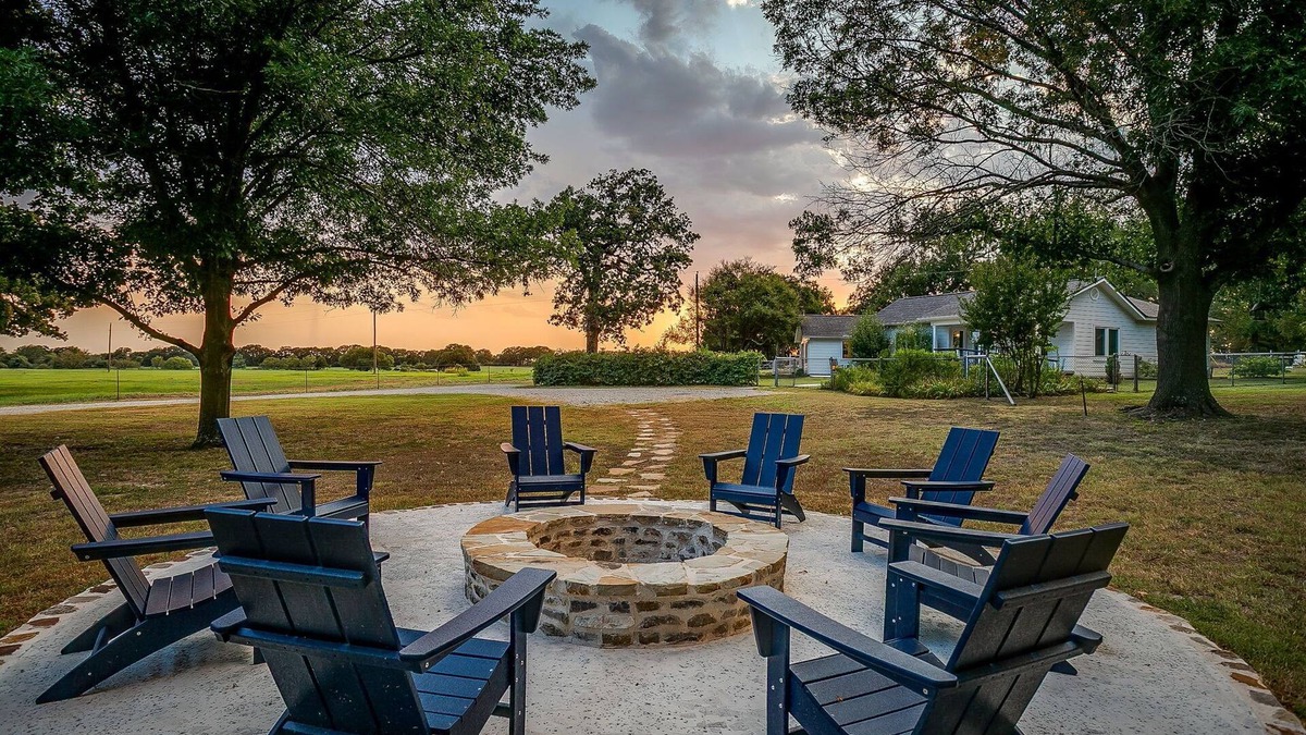 Decatur House | 1/2 mile from Nrs Ranch 3/2 w/fire pit
