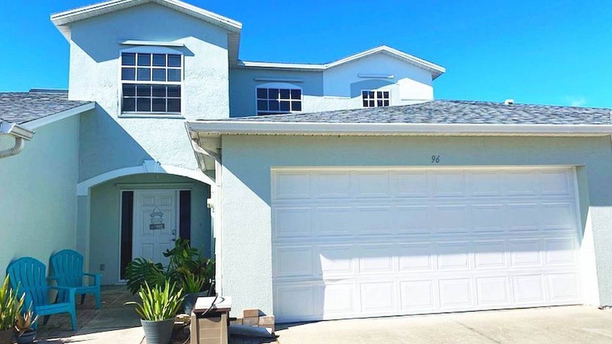 Satellite Beach House | 1/2 mile from the Atlantic Ocean - spacious townhouse