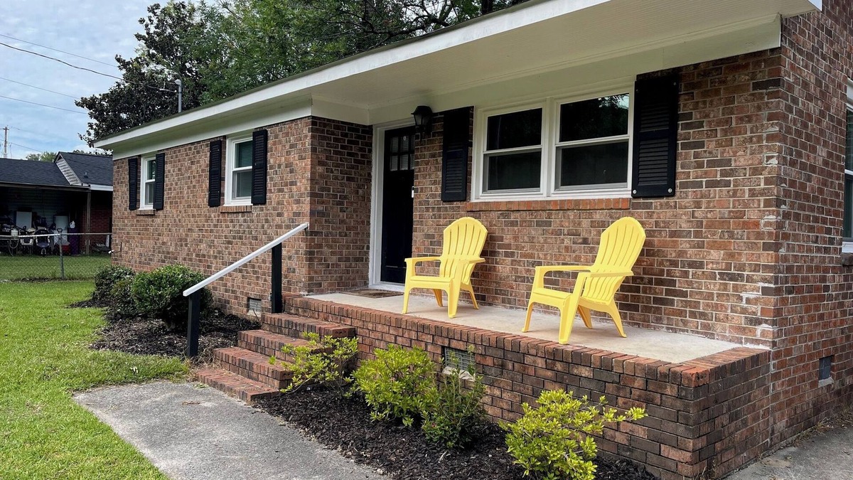 Greenville House | 1.2 Miles from ECU Campus just off 10th, Fully equipped 3Bed/2Bath House.