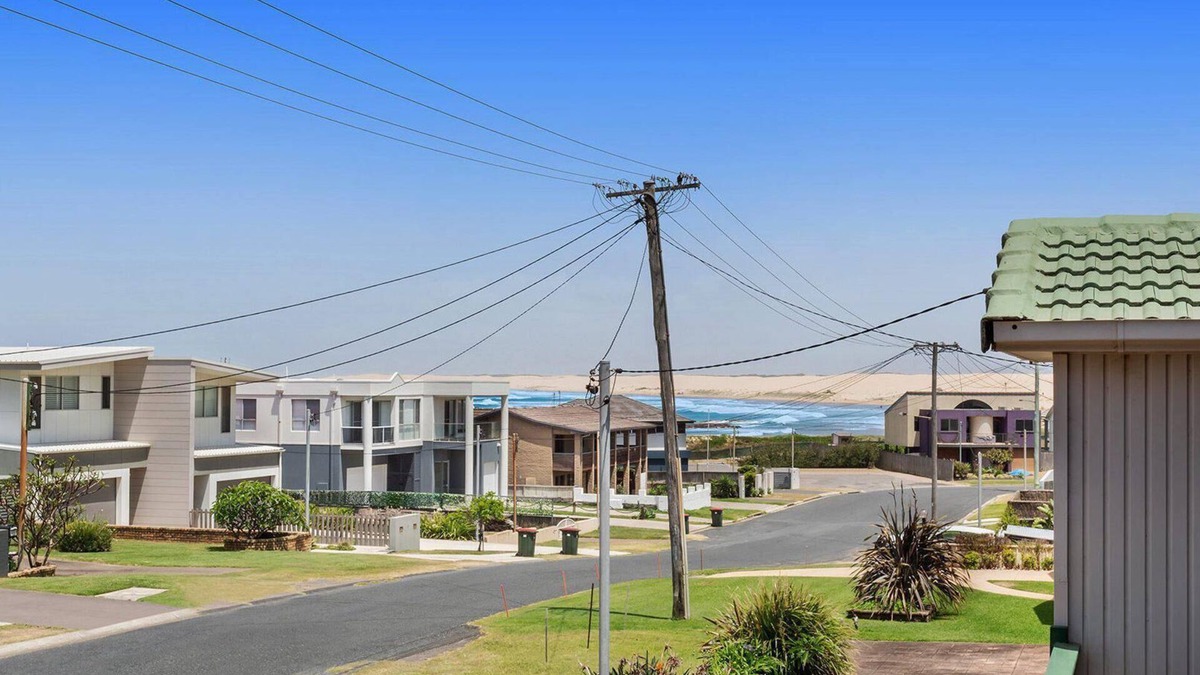 Anna Bay House | 1/32 Ocean Avenue - three bedrooms, three bathrooms, air con, boat parking & water views