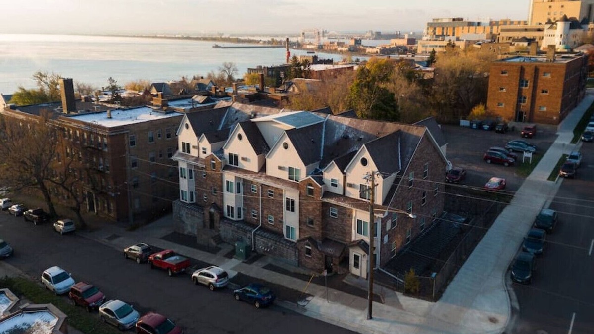 East Hillside Apartment | 1.5 Blocks from the Lakewalk, Near Restaurants and Brews