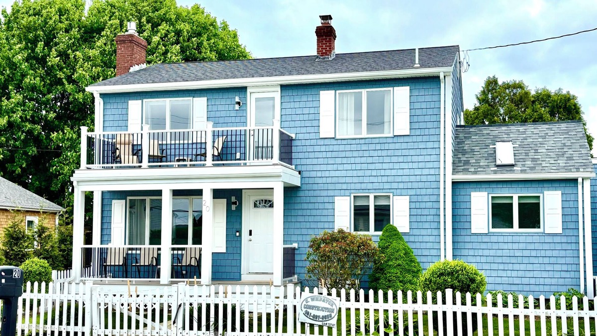 Narragansett House | 1.5 blocks to Scarborough beach, Narragansett, fenced in yard, AC - New Updates!