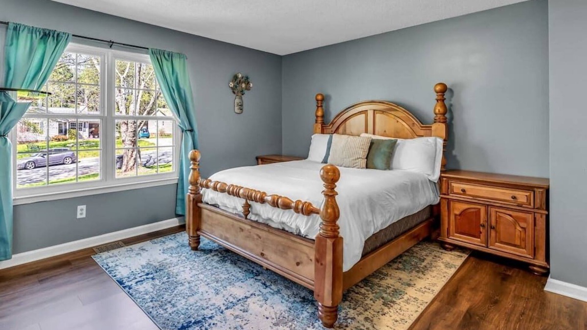 Kernersville House | 1.5 Miles to dwntwn, Beautiful 3bd, Huge 2 car gar