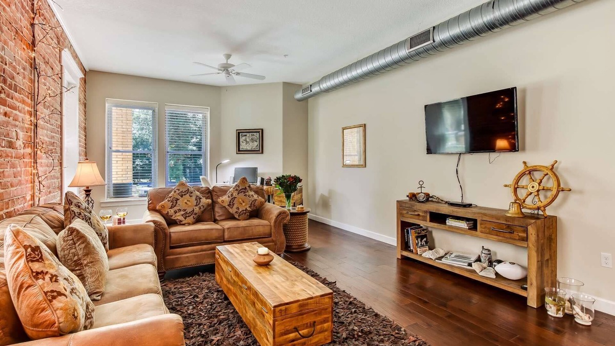 Springfield Condo | 1.5 Miles to EverBank Stadium |BBQ, Firepit |