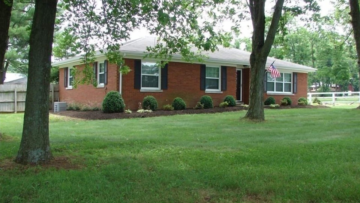 Lexington House | 1.5 Miles to Kentucky Horse ParknPremise ID 12268400-1