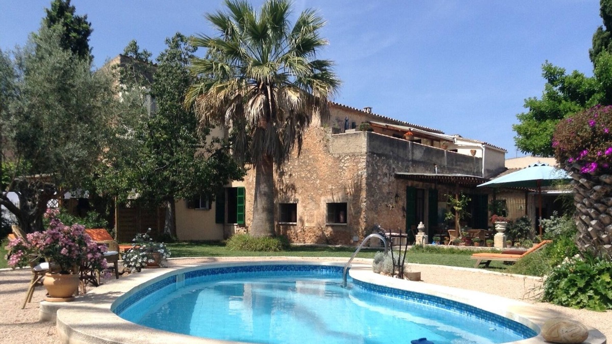Sencelles Apartment | 1.5 Room Studio in historic manor house with pool and garden