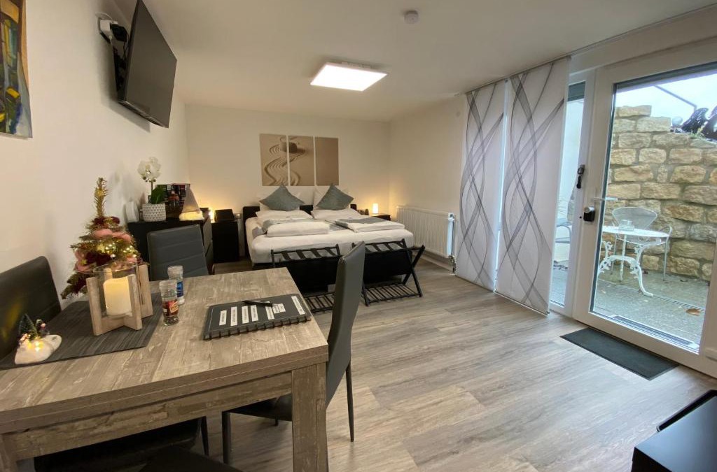 Gaertringen Apartment | 1,5 Zimmer Apartment in S-Bahn Nähe, 35 qm, max 4 Pers, zentral, private Terasse, Internet 250 MBit