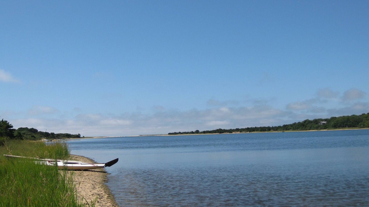 West Tisbury House | 1,500' Shore on Deep Bottom Cove, Tisbury Great Pond