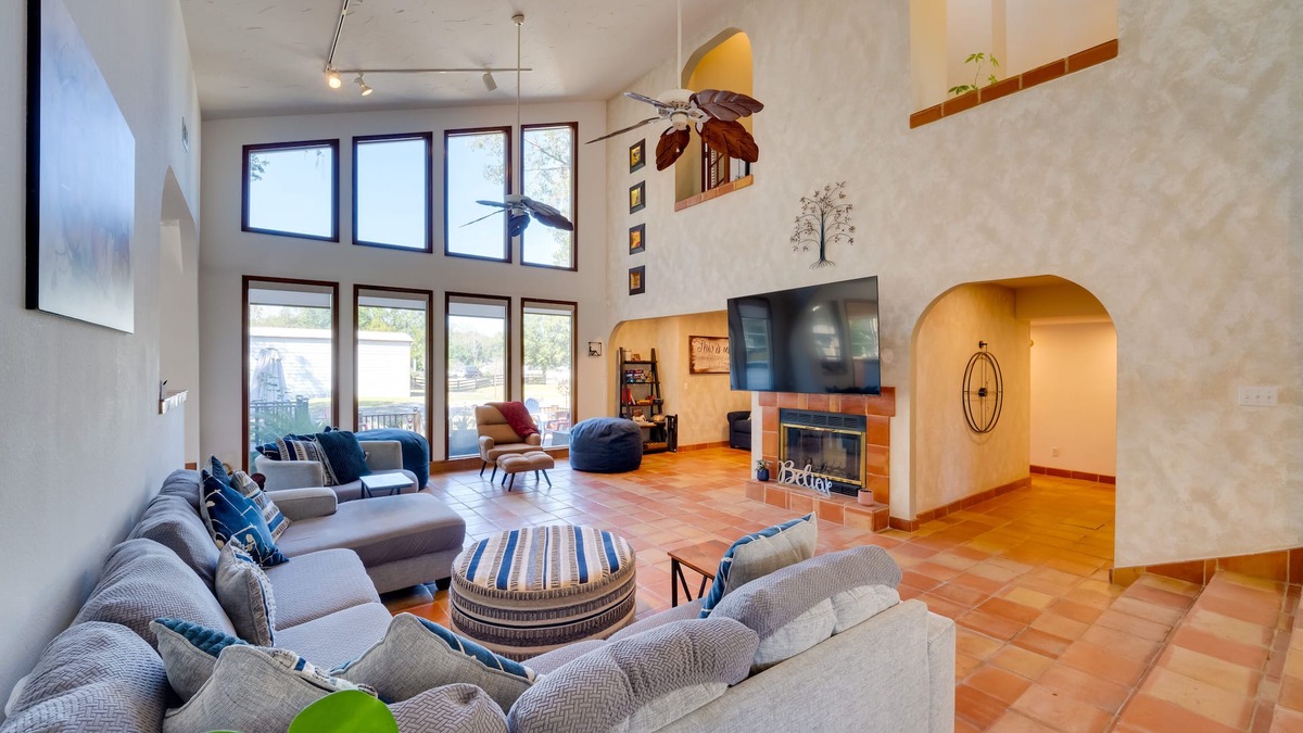 Forest City House | 1-Acre Backyard & Gym: Spacious Apopka Escape!