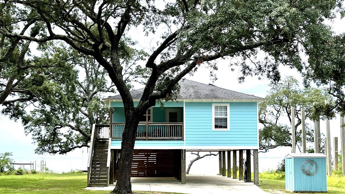 Ocean Springs House | 1 ACRE PRIVATE BEACH & PIER, FAMILY & PET FRIENDLY HOME