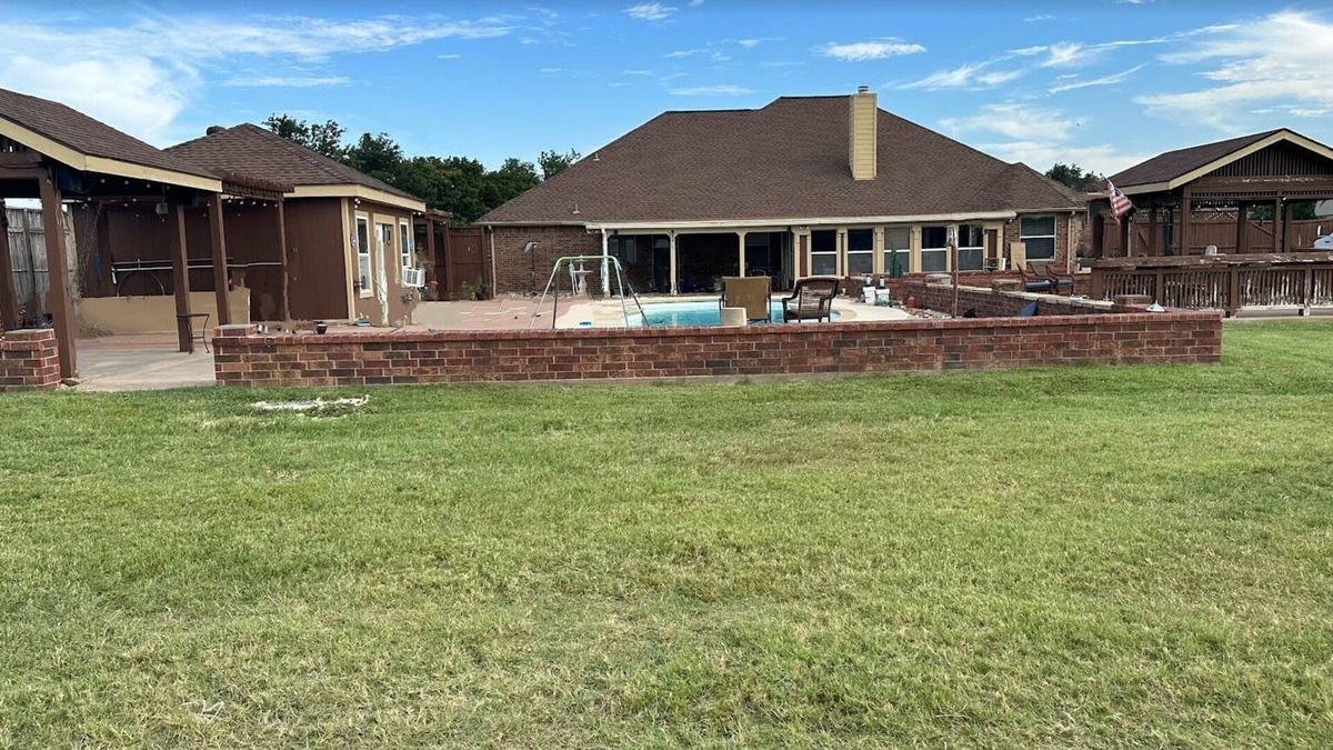Krugerville House | 1 Acre property with multiple funs