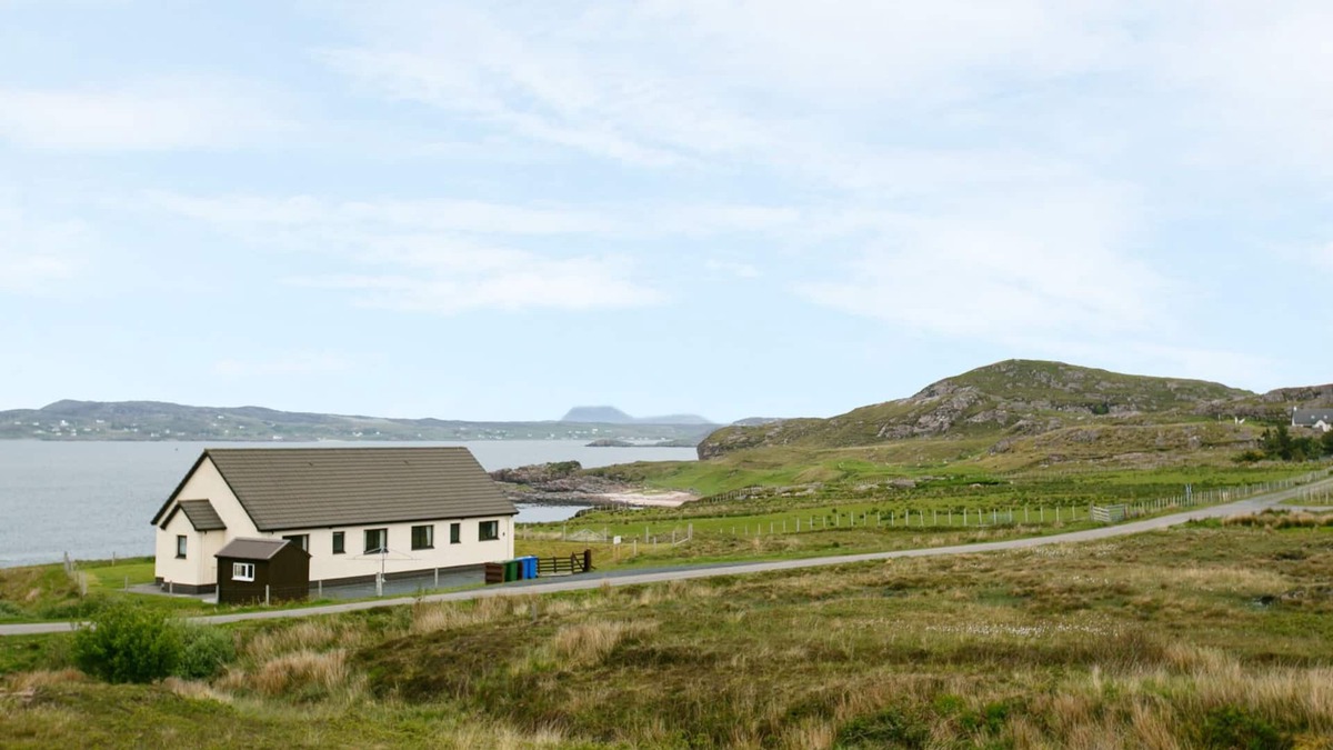 Drumchork House | 1 BAYVIEW BUNGALOW, character holiday cottage in Poolewe