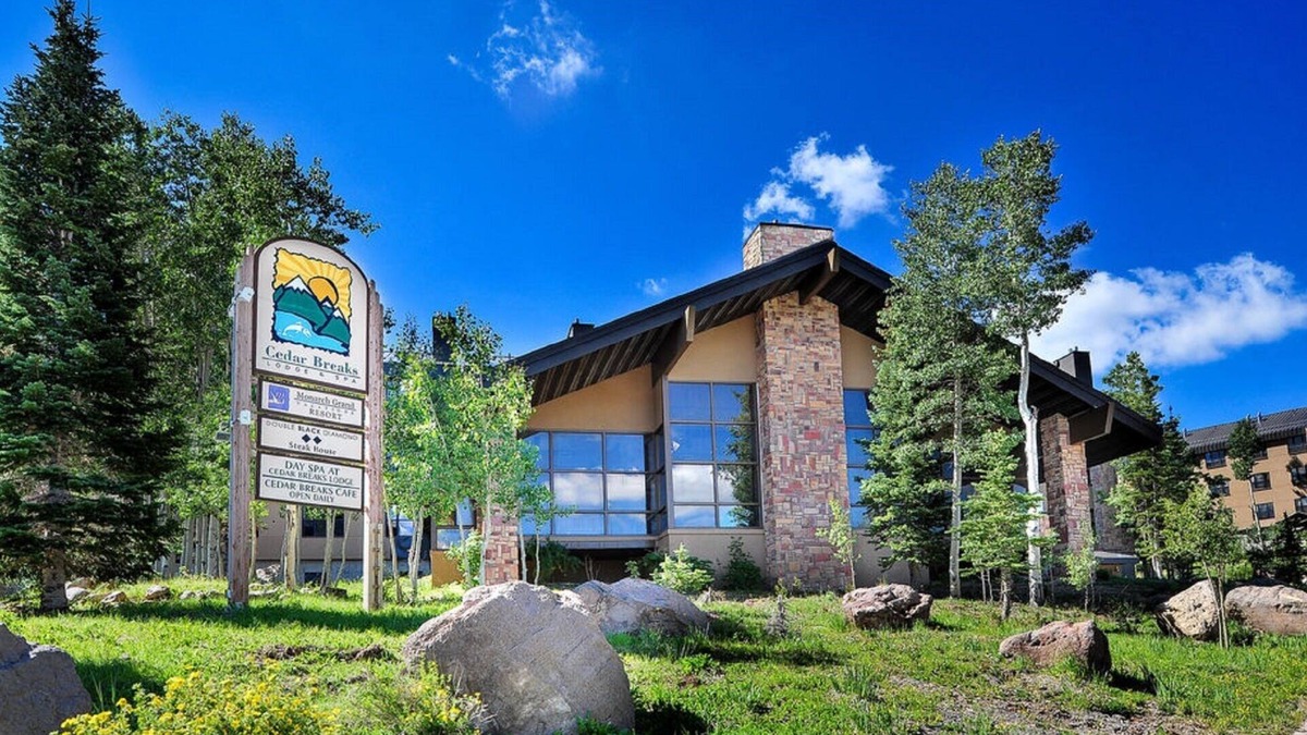 Brian Head Condo | 1 BDRM CONDO~ Cedar Breaks Lodge INDOOR POOL/SKIING/HIKING/TRAILS/GREAT LOCATION