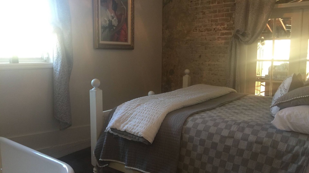 Old Town Villa | 1 bdrm Downtown Penthouse Villa Madrid with wifi