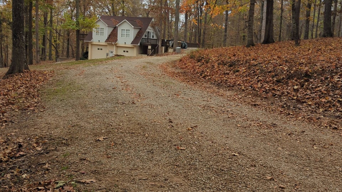 Kingston House | 1-bdrm house with fireplace, AC and WiFi with 20 acres of trees scenic deck.