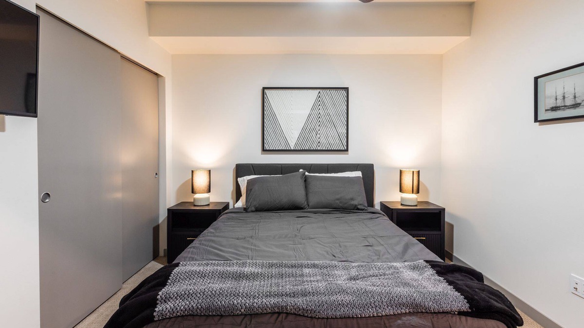 West End House | 1 bdrm modern, Pool, Gym, Minutes to Downtown, Trails, & Stadium
