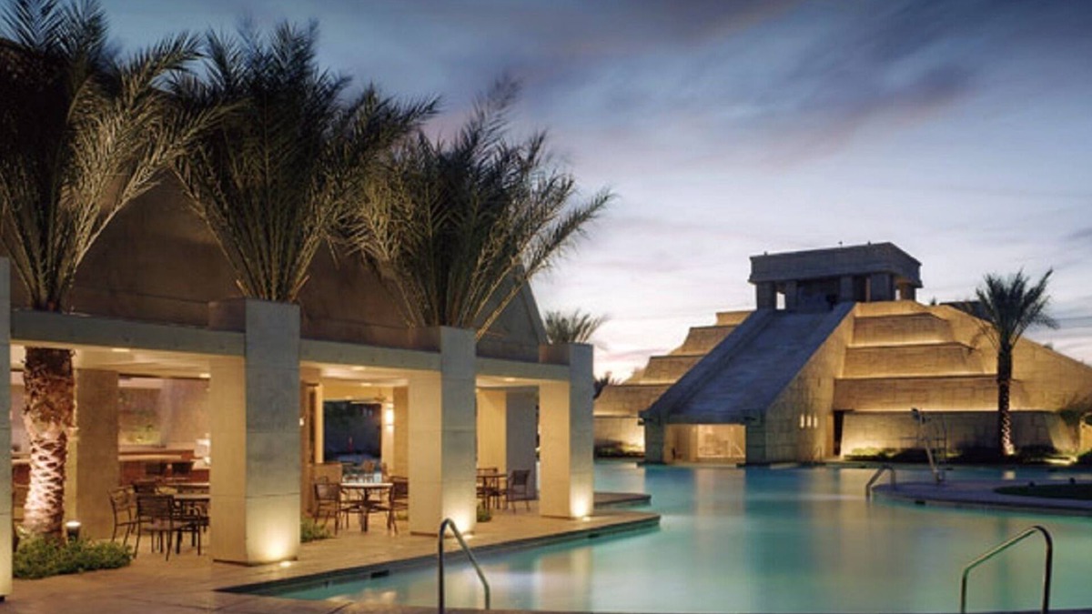 Enterprise Condo | 1 BDRM~ SLEEPS 4~ GREAT POOLS~ WATER SLIDES~ BOOKING HOLIDAYS NOW ~2 BATHROOMS~