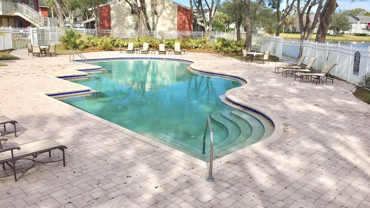 Brandon Condo | 1 Bed 1 Bath Condo, quiet and well kept. Close to everything in Brandon!