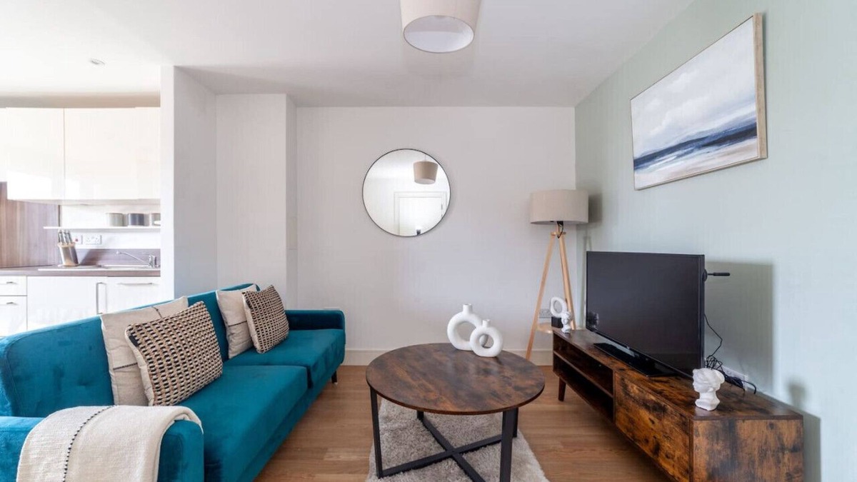 Bromley South Apartment | 1 Bed Apartment with Balcony in Bow