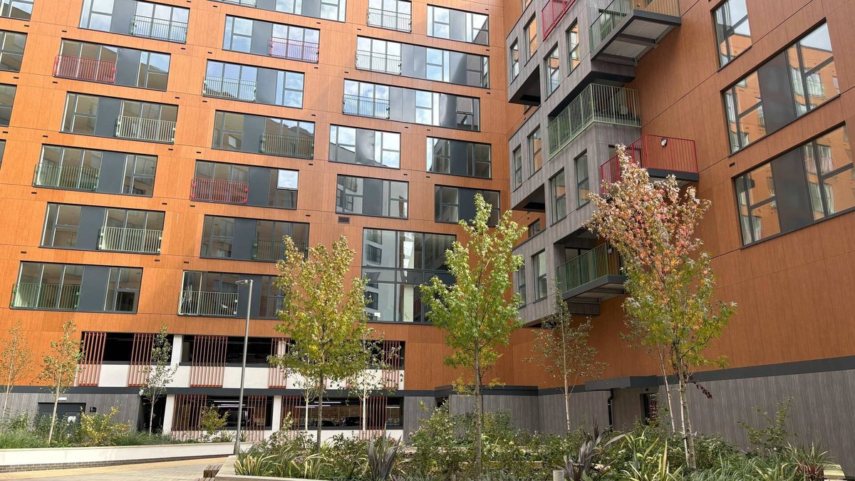 Bracknell Apartment | 1 Bed Bracknell Near Ascot with parking.