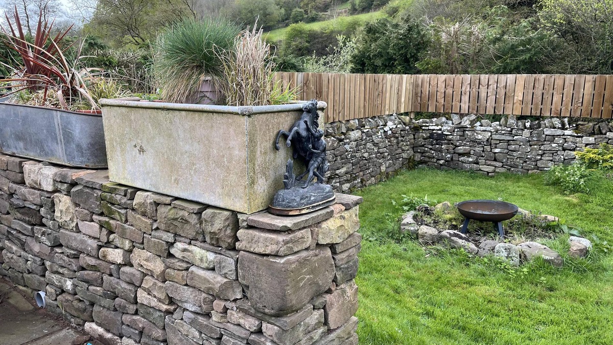 Cwmdu Cabin | 1 Bed Converted Railway Wagon Near Crickhowell