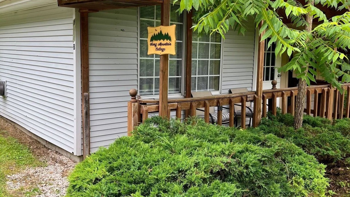 Stanton Cottage | 1 bed cottage, grill, fire pit, Very close to Red River Gorge!