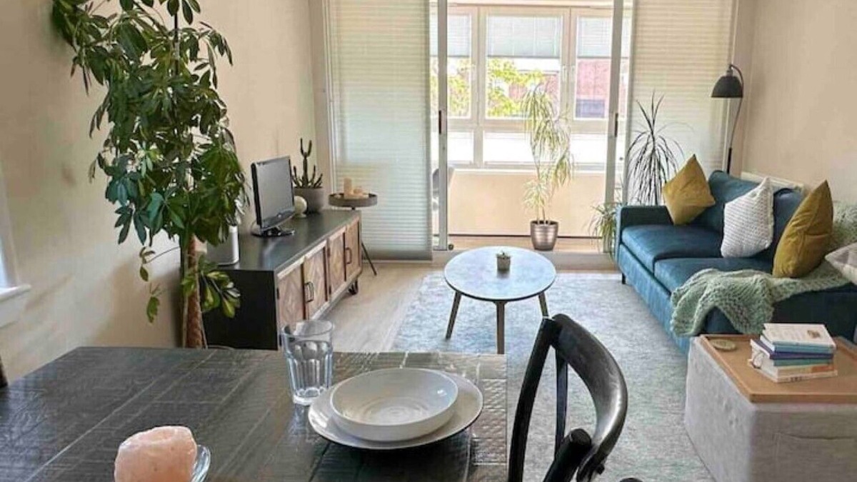 Plumstead Apartment | 1 Bed Flat 2 mins Train | 12 mins Elizabeth Line