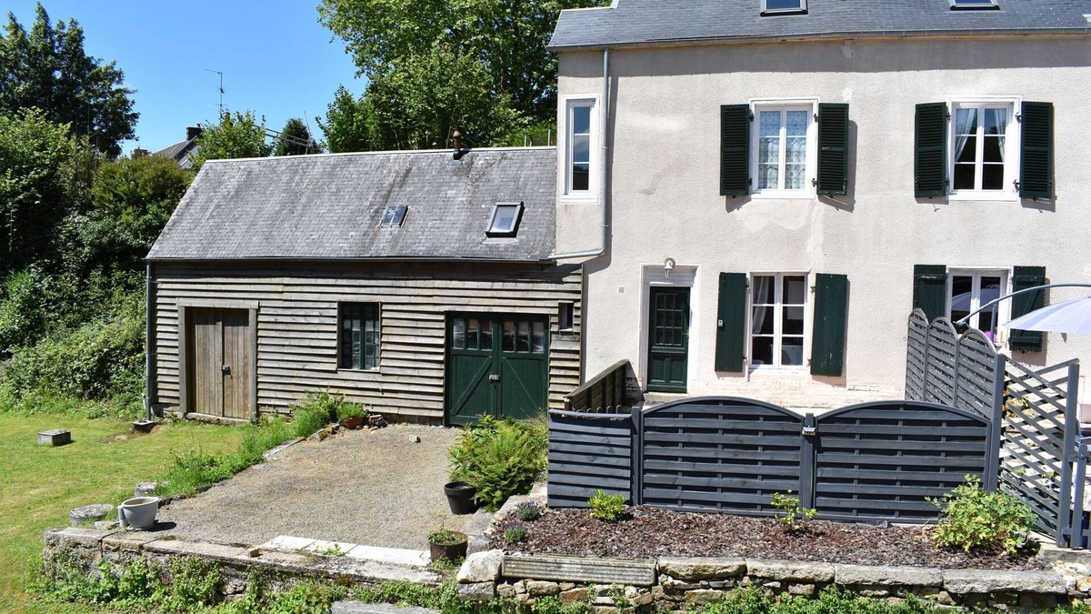 Le Neufbourg House | 1 Bed Gite (1km from Mortain)