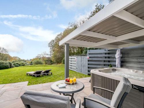 Sandyhills House | 1 Bed in Sandyhills 85904