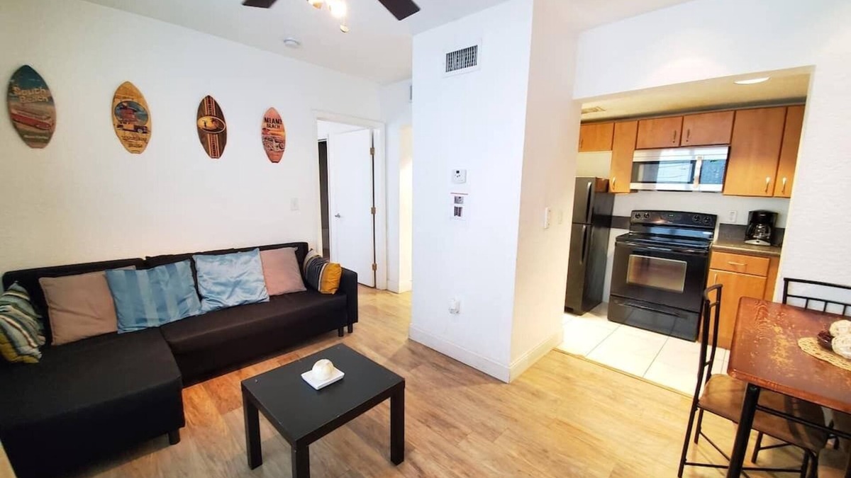 North Beach Apartment | 1 Bed on Collins Av close to Beach