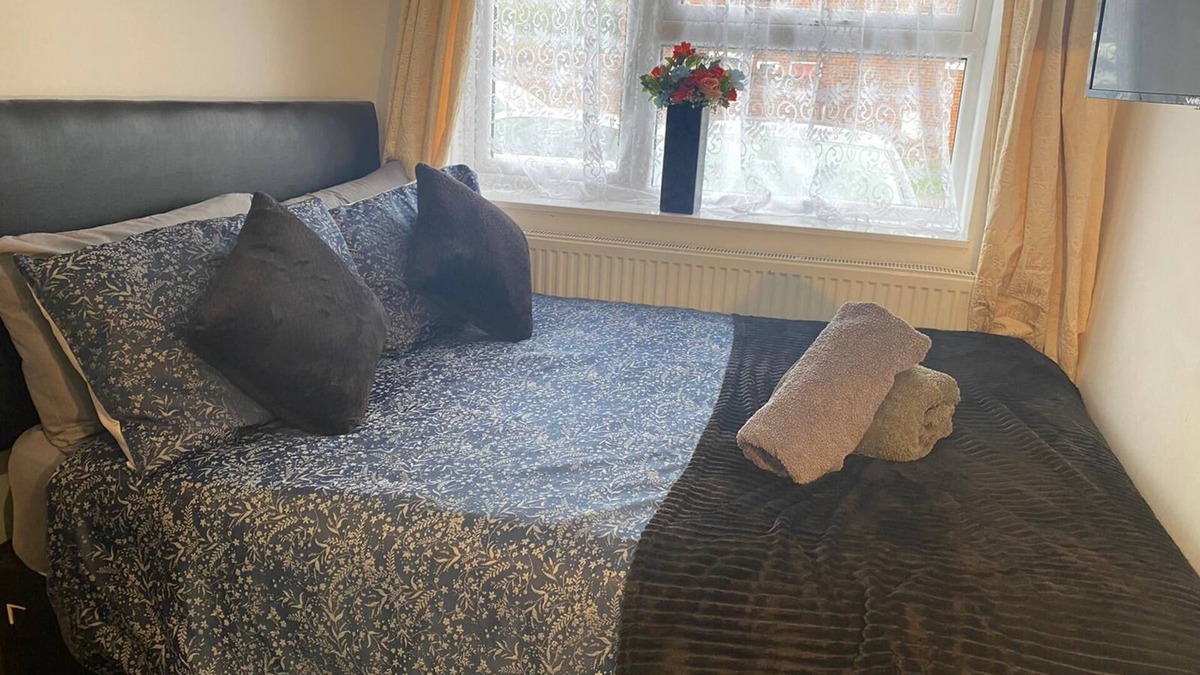 Coventry Apartment | 1 bed Studio - Sleeps 2 - Free Parking