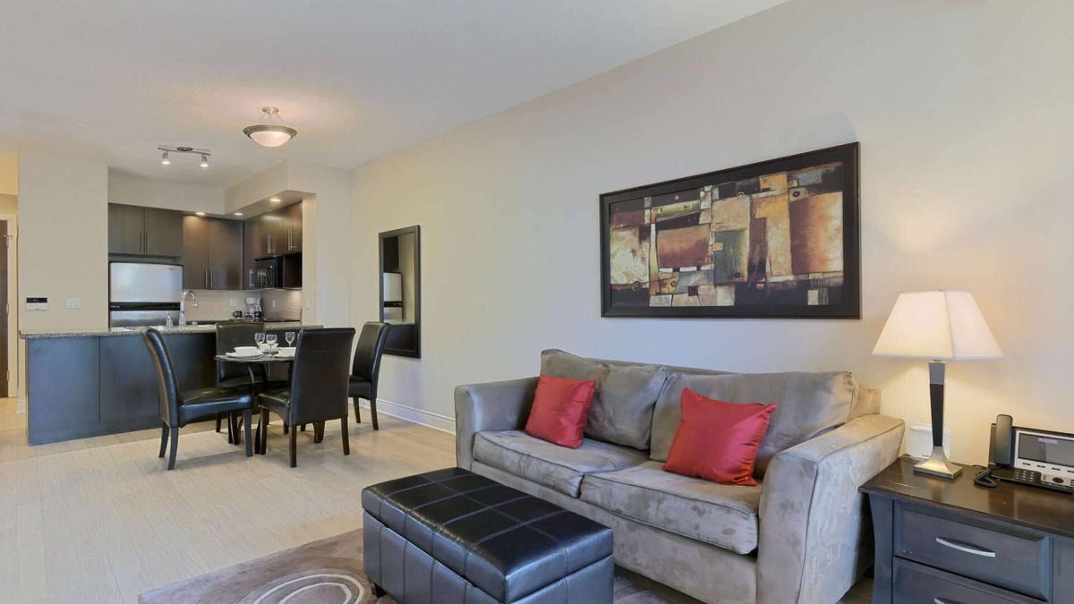 Markham Apartment | 1 Bedroom/1 Bathroom Suite