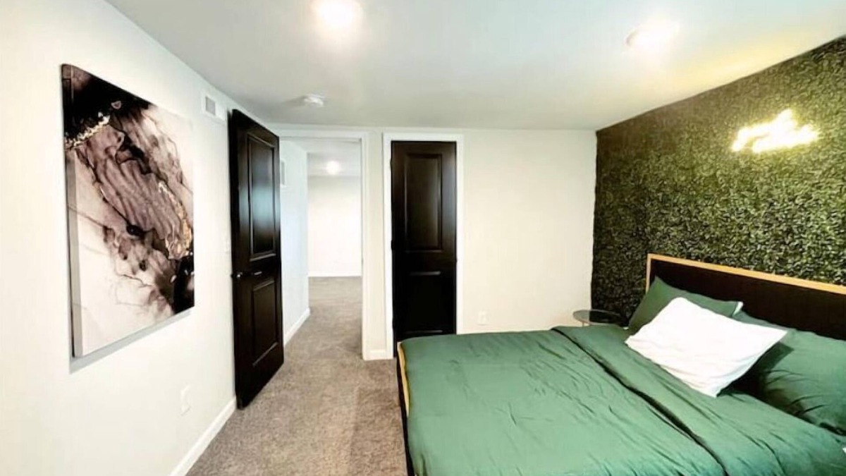 Central Forest Park Apartment | 1 Bedroom 1 Bathroom Apartment with Private Entrance & Guest Suite