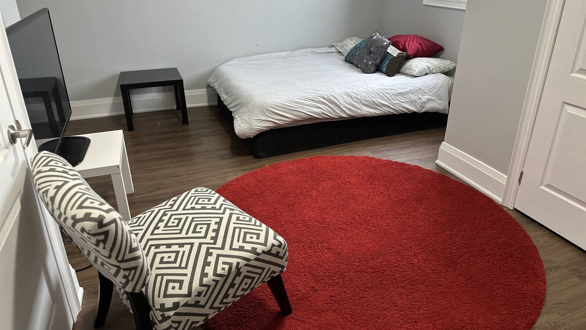 Brampton Apartment | 1 Bedroom 1 Washroom Private unit in a house