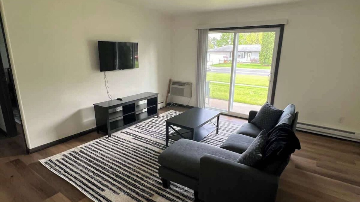 Sun Prairie Apartment | 1 Bedroom - 1220 Canterbury Ct