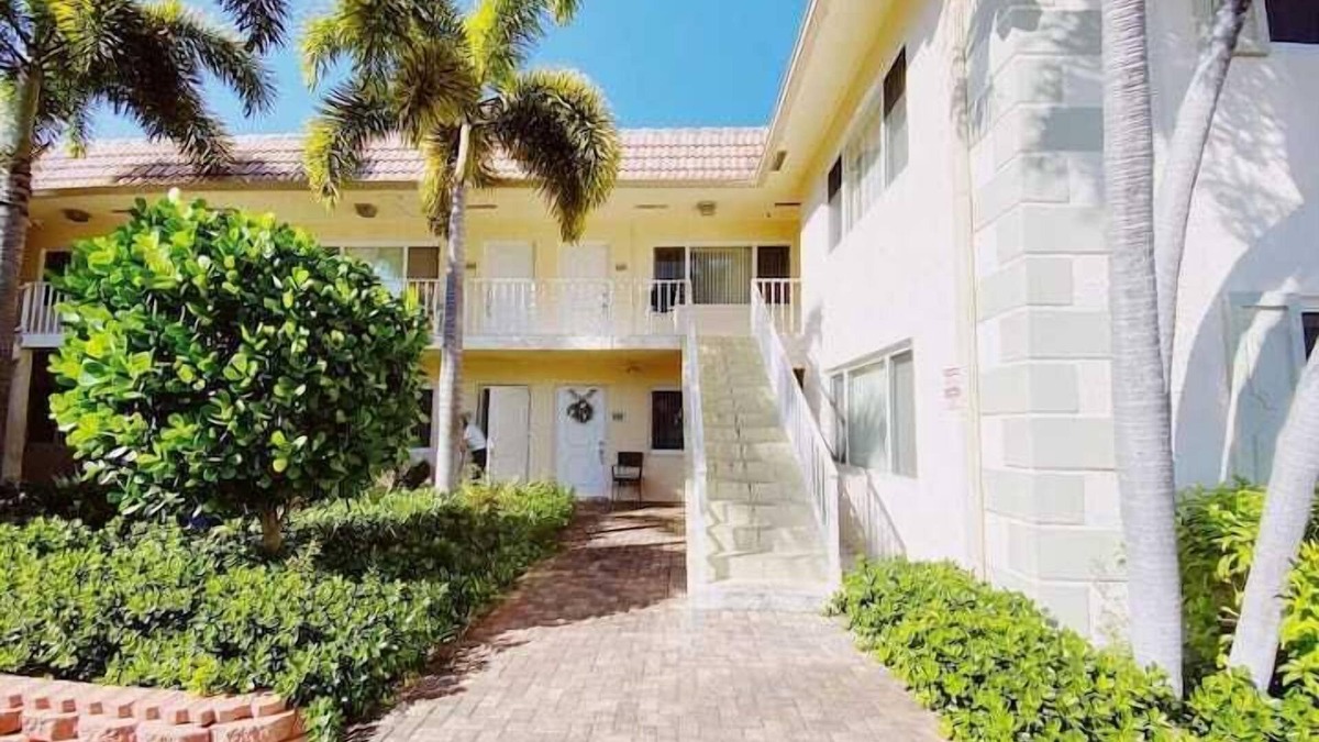 Lighthouse Point Apartment | 1 Bedroom 706764 by Houzlet
