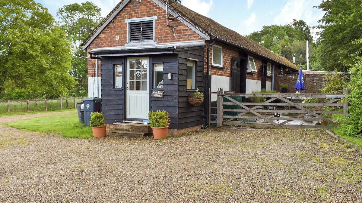 Bishop's Stortford Cottage | 1 bedroom accommodation in Elsenham, near Bishop’s Stortford