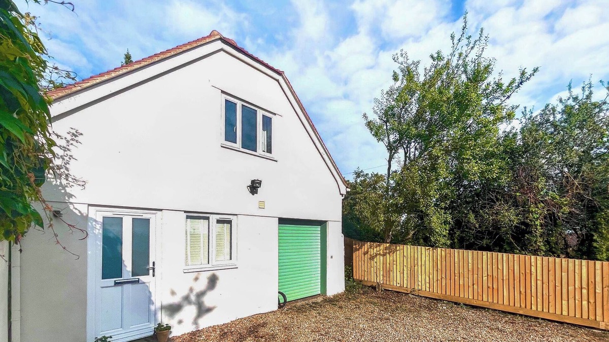 Pulham Cottage | 1 bedroom accommodation in Sturminster Newton