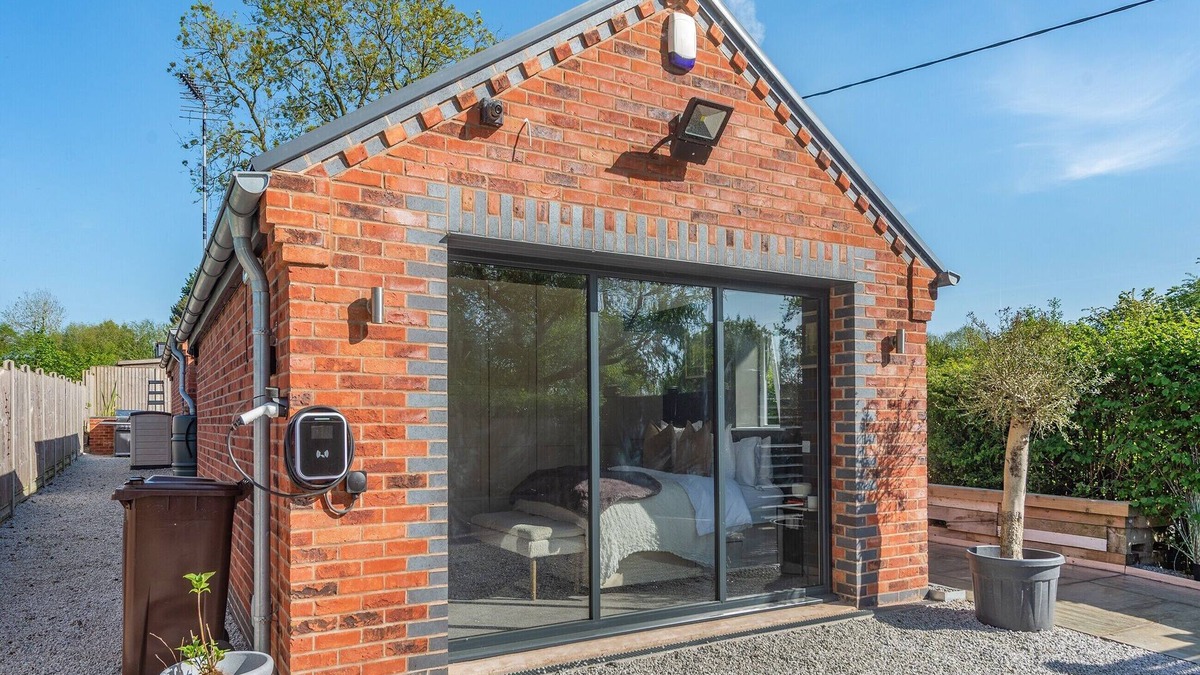 Coton in the Elms Cottage | 1 bedroom accommodation in Meriden, near Coventry