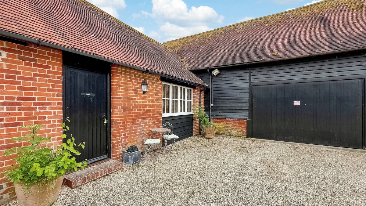 East Tytherley Cottage | 1 bedroom accommodation in East Tytherley