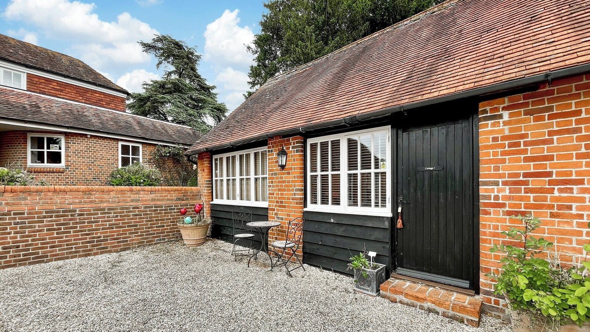 East Tytherley Cottage | 1 bedroom accommodation in East Tytherley