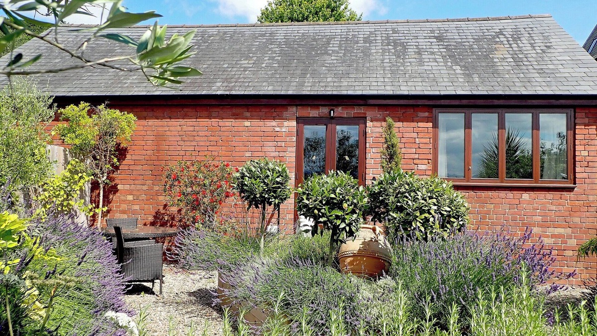 Westbrook Court Cottage | 1 bedroom accommodation in Mansell Gamage