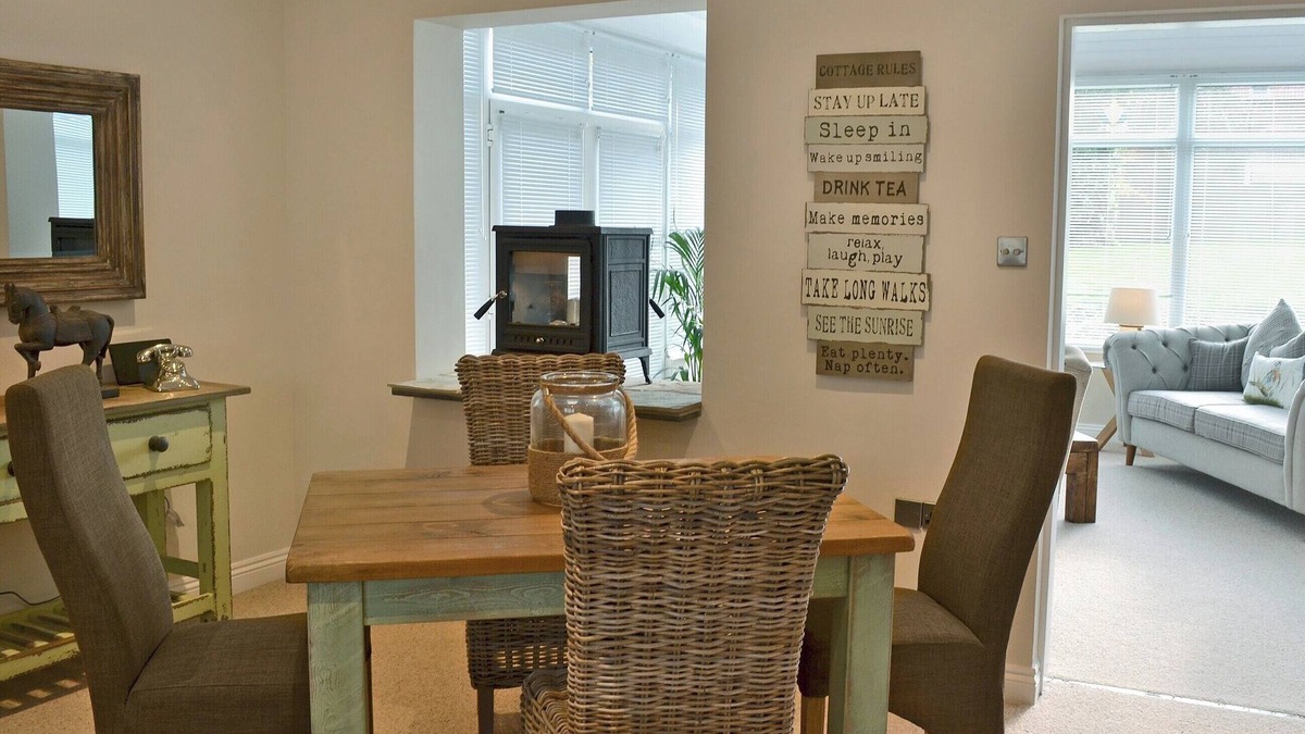 Potter Brompton Cottage | 1 bedroom accommodation in Foxholes, near Scarborough