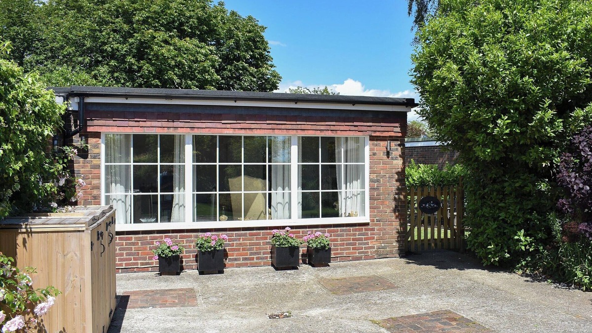 Lyminster Cottage | 1 bedroom accommodation in Lyminster, near Littlehampton