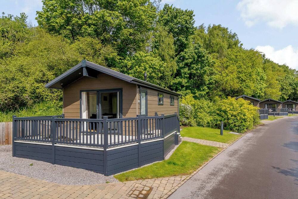 Newton St Loe Ski Chalet | 1 bedroom accommodation in Newton Saint Loe, Nr Bath